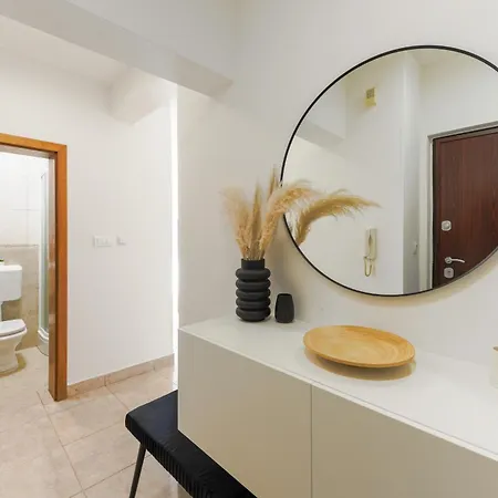 Apartment Sweet Zora