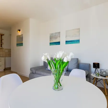 Apartment Sweet Zora